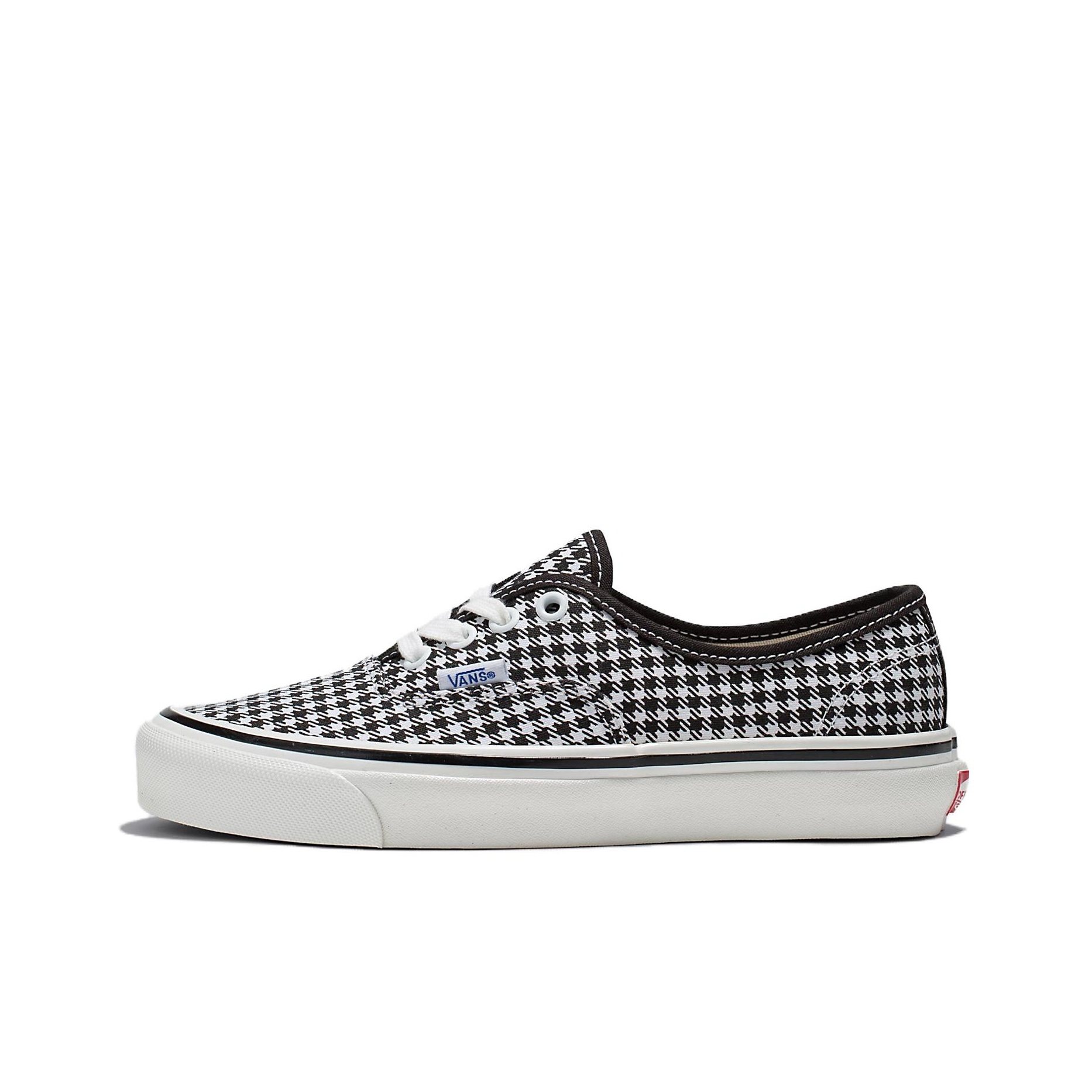 حذاء فانز أوتنتيك 44 دي إكس لل - مراجعة Vans Shoes Authentic وسعره